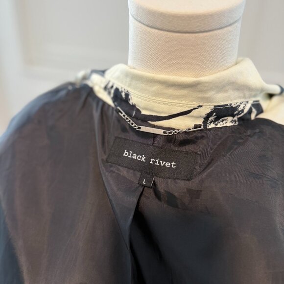 Black Rivet Abstract Floral Print Belted Trench Coat β Size L - Picture 5 of 9